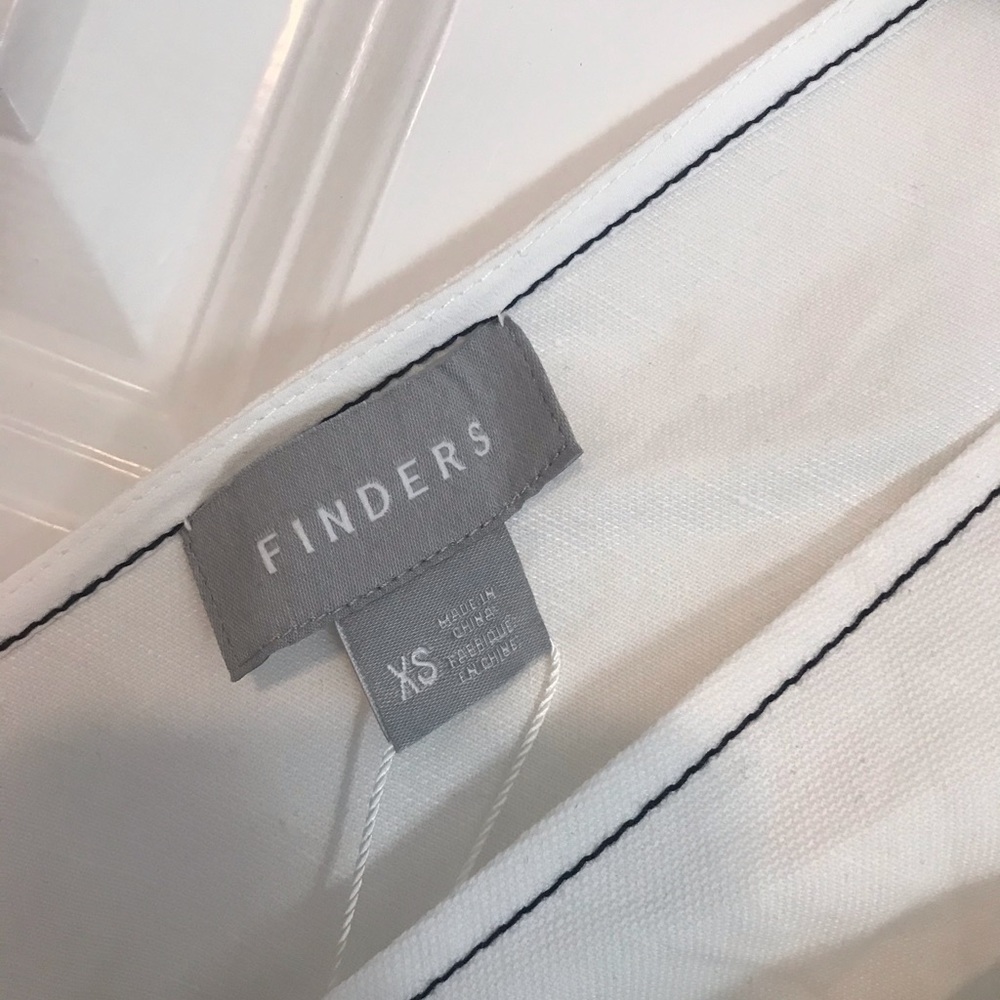 White finders v neck and back dress